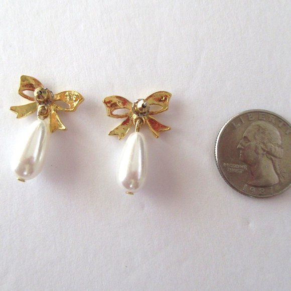 Rhinestone bow & pearl drop pierced earrings - Picture 5 of 5